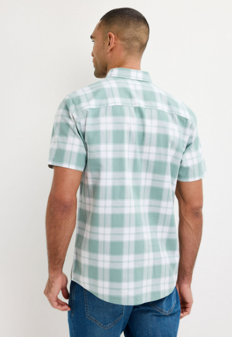 Men’s Plaid Short Sleeve Button-Up Shirt With Chest Pocket