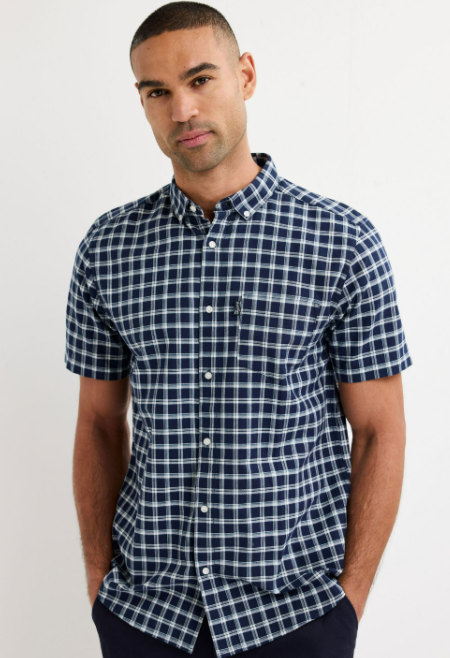 Men’s Plaid Short Sleeve Button-Up Shirt With Chest Pocket