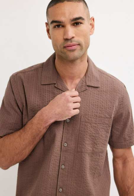 Men’s Short Sleeve Textured Button-Up Shirt With Chest Pocket
