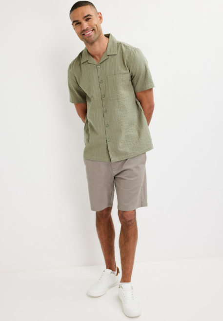 Men’s Short Sleeve Textured Button-Up Shirt With Chest Pocket