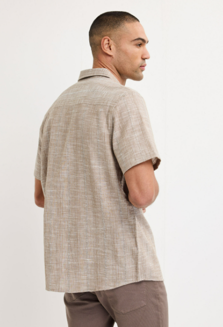 Men’s Textured Short Sleeve Button-Up Shirt With Chest Pocket