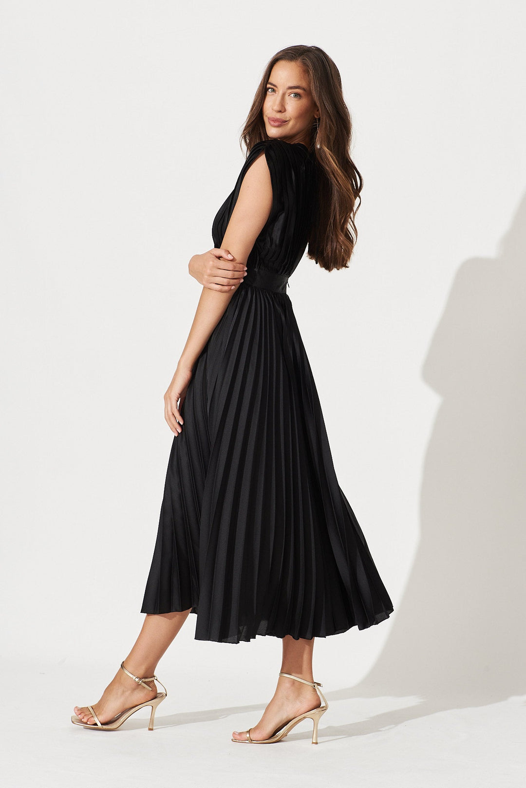 Women’s Deep V Pleated Cap Sleeve Midi Dress