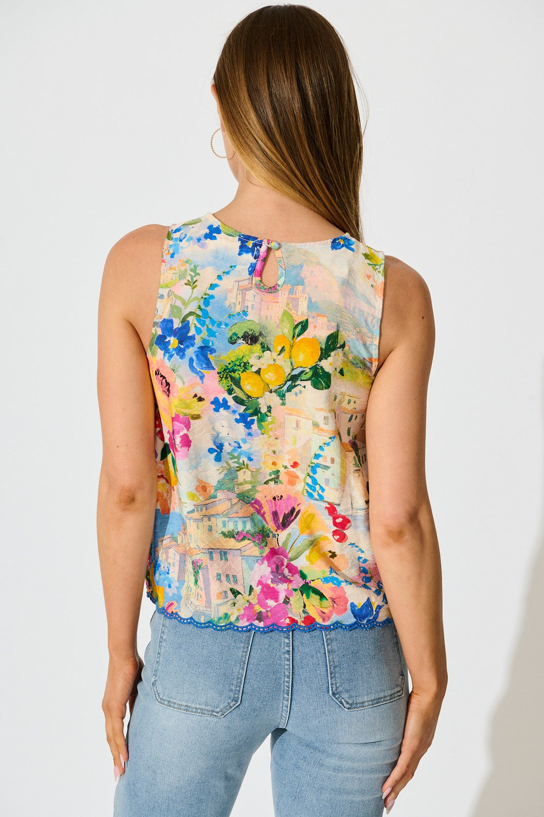 Women’s Sleeveless Floral Print Top with Scalloped Hem